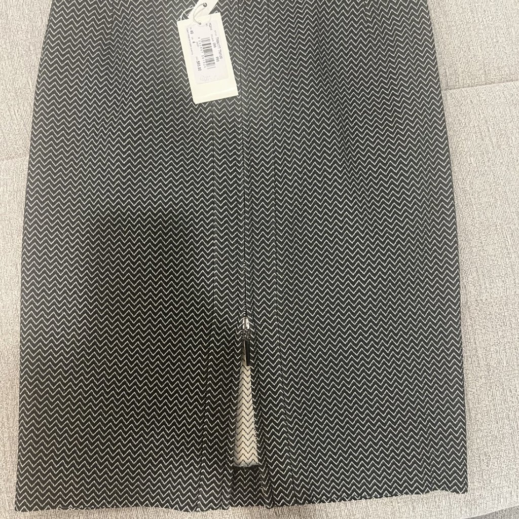 Armani Collezioni Mid Length Pencil Skirt Nwt S40